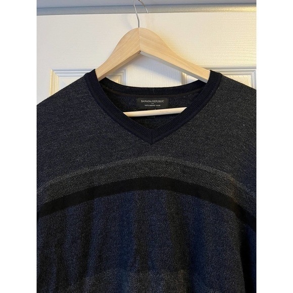 BANANA REPUBLIC Mens 100% MERINO WOOL V-NECK SWEATER Grey Blue‎ Stripe L - Picture 3 of 4